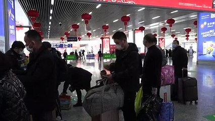 China lanza "pasaporte sanitario" y crece polémica en Europa por la vacuna rusa
