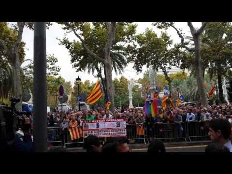 Cant de l''Estaca' de Lluís Llach a les portes del TSJC