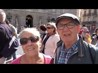 Desenes de persones aguanten per tornar a veure Mas