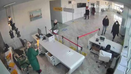 Su şişesiyle sağlık çalışanını darp iddiası