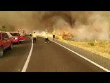 La carretera C-12 ejerce de cortafuegos en el incendio de la Ribera d'Ebre