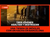 Tres jóvenes asaltan y destrozan una tienda de móviles con un hacha en Barcelona