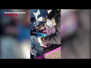 Los Mossos recuperan 44 móviles robados escondidos en envoltorios de chocolatinas