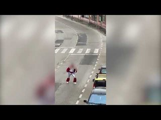 Denunciados dos hermanos disfrazados y bailando en la calle en pleno estado de alarma