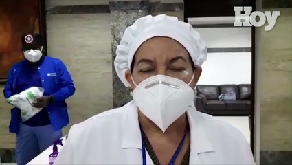 Enferma afirma jóvenes de 30 a 50 años han acompañado a los de 80 para recibir la vacuna anticovid