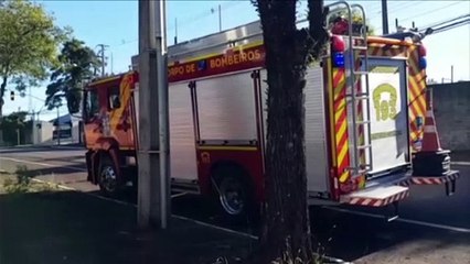 Bombeiros resgatam trabalhador que estava sobre caixa d´água no Colégio Wilson Joffre