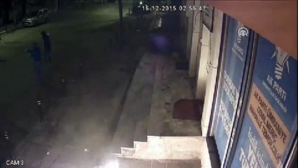 AK Parti temsilciliğine molotof kokteyli atılma anı