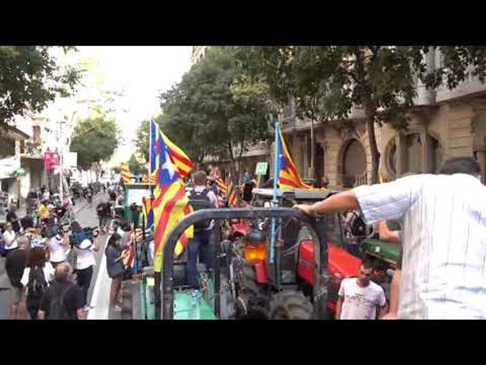 Unió de pagesos: "Els tractors seran sempre nostres!"