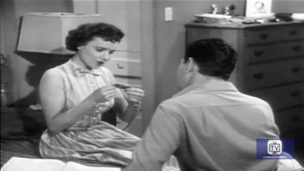 Life With Elizabeth | Season 1 | Episode 7 | Bonus Check, House Cleaning, Mustache | Betty White