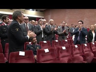 Trapero ovacionat per tots els cossos d'emergències