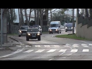 Arribada d'efectius de la Guàrdia Civil al càmping Illa Mateua de l'Escala