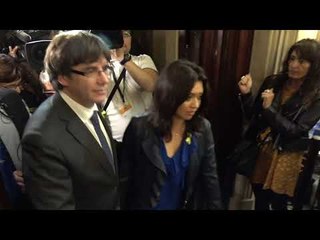 Puigdemont surt del ple després de proclamar la independència
