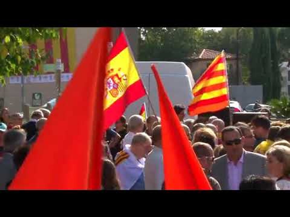 Els mossos fan fora persones amb estelades en el miting de Ciutadans