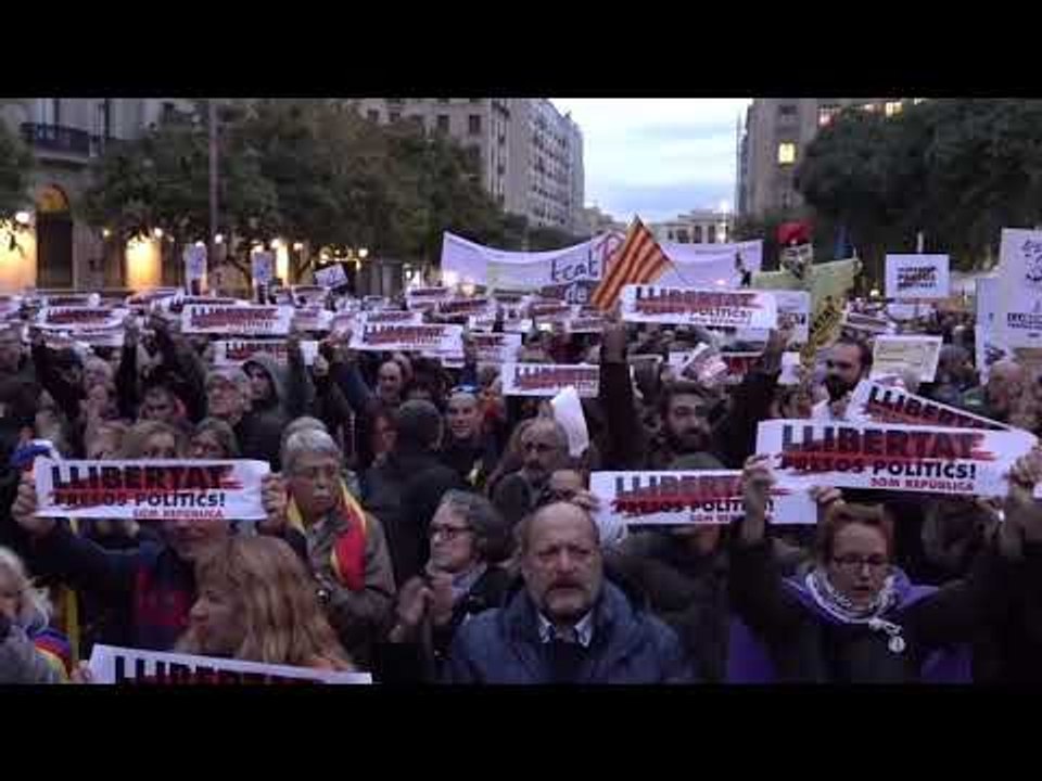Crits "els carrers seran sempre nostres" a Plaça de la Catedral