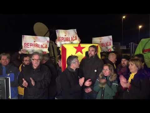 Crits de no esteu sols durant la sortida dels consellers d'Estremera