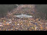 Manifestació a Brussel·les des de dalt de l'arc del Parc del Cinquantenari