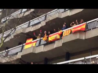 Un grup d'espanyolistes llueix senyeres i banderes d'Espanya a Brussel·les