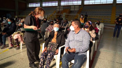 Colombia y Perú avanzan en sus campañas de vacunación contra covid-19