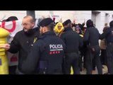 Tensió entre manifestants i mossos davant l'acte de Rajoy a Lleida