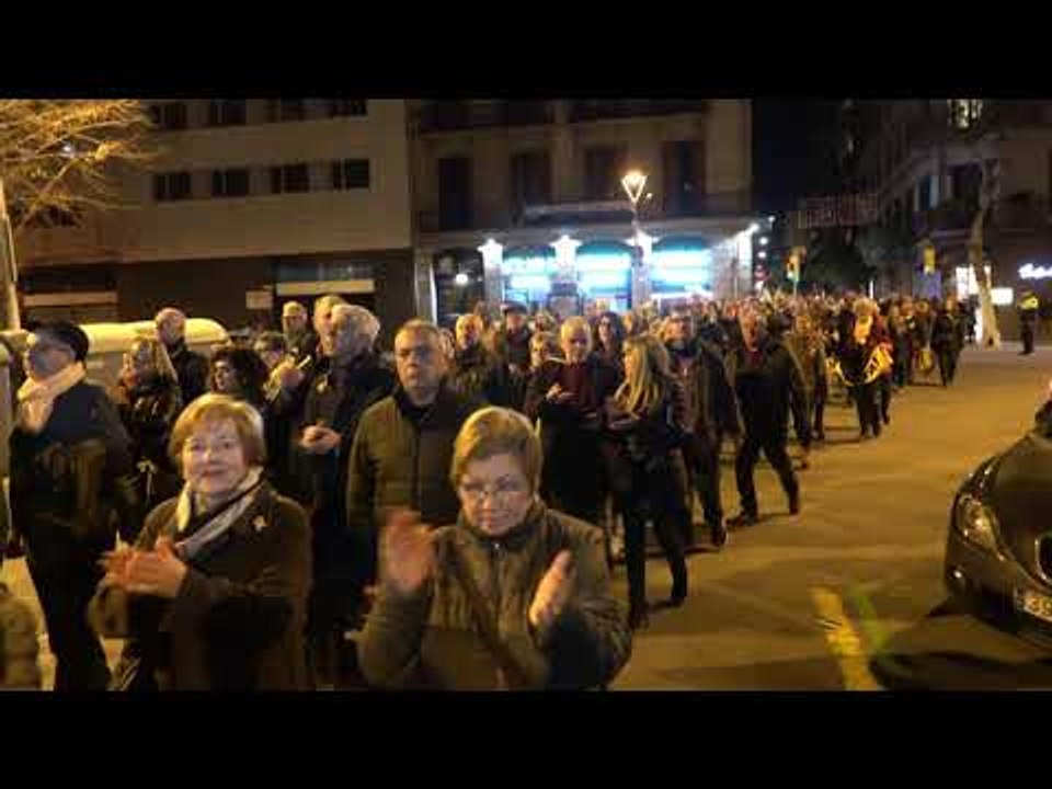 Manifestants canten "presos polítics, llibertat"