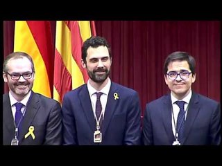 Ovación a la investidura de Roger Torrent y los diputados cantando 'Els Segadors'