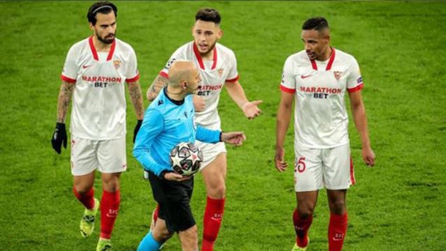 Cüneyt Çakır, Şampiyonlar Ligi'nde geceye damga vurdu! Golü iptal etti, penaltı verdi