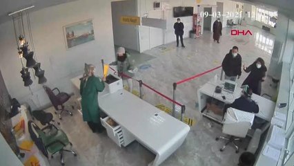 Son dakika! SAMSUN 17 yaşındaki kızın su şişesiyle sağlık çalışanını yaraladığı anlar kamerada