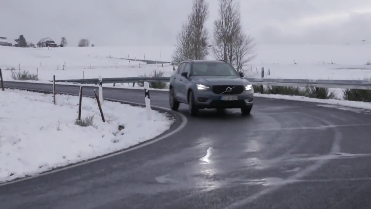 Vollelektrische Volvo Fahrzeuge serienmäßig mit speziell entwickelten Recharge Reifen unterwegs
