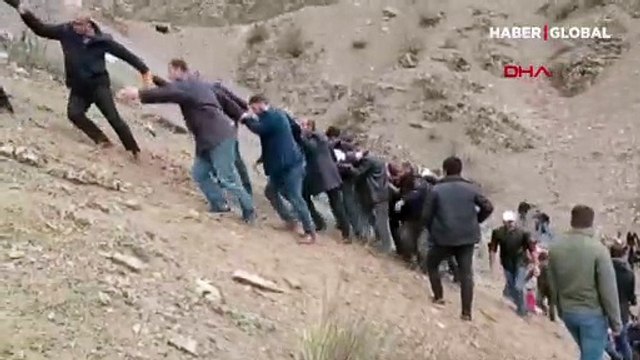 Batman'da öğrenci servisi uçuruma devrildi! Ölü ve yaralılar var