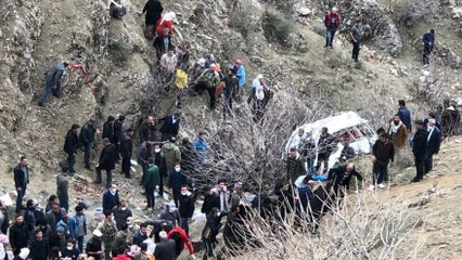 Batman’da öğrenci servisi uçuruma yuvarlandı: 2 ölü 24 yaralı