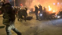 Una protesta contra la brutalidad policial en Atenas deja a un policía herido de gravedad
