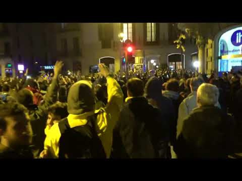 Alta tensió entre mossos i manifestants al carrer Trafalgar