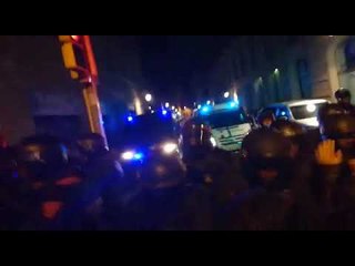Cargas de los mossos ante la llegada del Rey