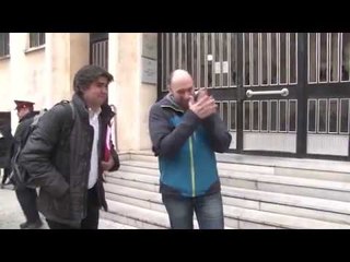 El jove acusat de clonar el web del referèndum, aplaudit a la sortida del jutjat