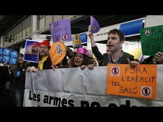 Protesta contra l'exèrcit al Saló de l'Ensenyament