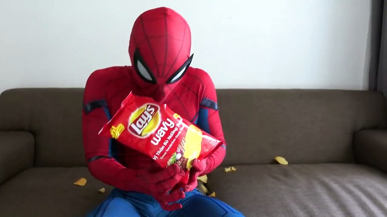 02.SPIDER-MAN (In Real Life) vs VENOM (In Television) Người nhện ngoài đời và Venom trong Tivi