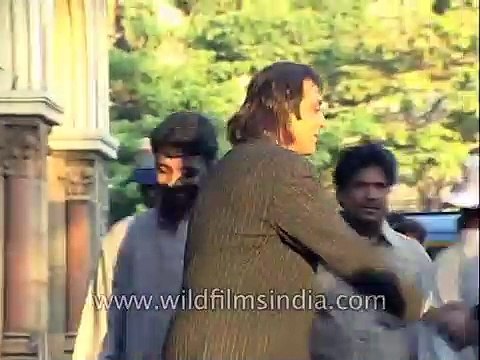 Manisha Koirala and Sanjay Dutt film for Khauff - rare behind the scenes footage