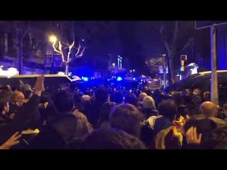 Mossos disparen trets a l'aire