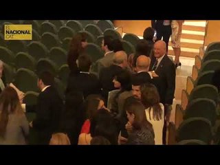 Llarena es saluda amb els jutges de l'acte