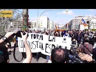 Manifestants CDR tallen el carrer Marina