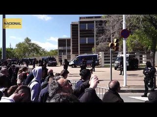 Manifestants es concentren a l'auditori per l'arribada del Rei