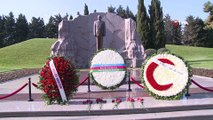 - TBMM Dışişleri Komisyonu Başkanı Kılıç: 'Bizimle mücadele etmek isteyenler, iki devletin beraber mücadelesine hazır olmalı'- Kılıç, Azerbaycan ve Türk Şehitliklerini ziyaret etti