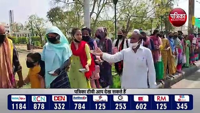 पटवारियों ने मांगी भीख, एक महिला पटवारी बेहोश