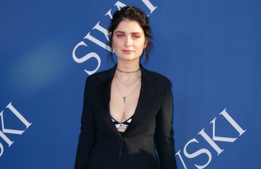 Eve Hewson : personne ne sait qu'elle est la fille de Bono, et elle adore ça !