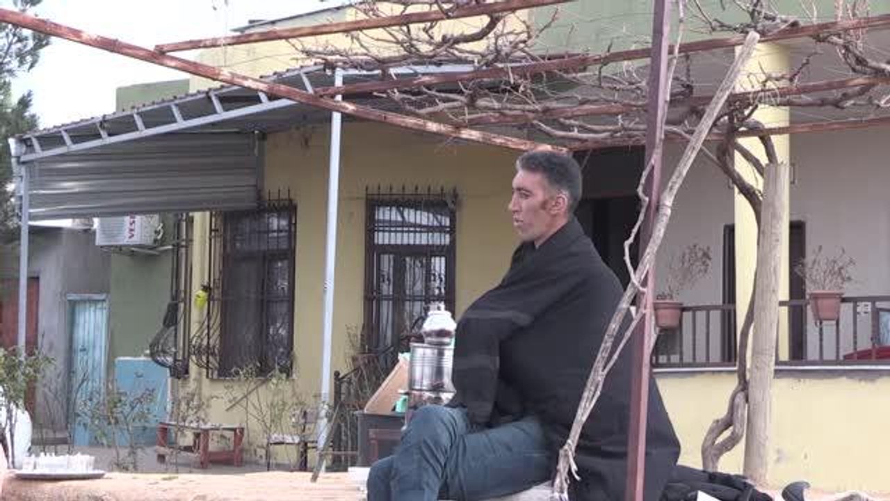 "Dev adam" Sultan Kösen'e boyuna uygun seccade, tespih ve Kur'an-ı Kerim hediye edildi