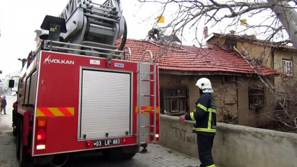 AFYONKARAHİSAR - Sandıklı'da ahşap evde çıkan yangın söndürüldü