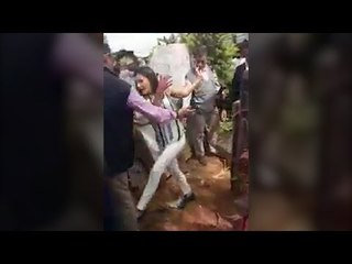 La reina Letizia tropezando en el barro en el Caribe