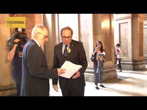 La xerrada entre Torra i Rafael Ribó als passadissos del Parlament