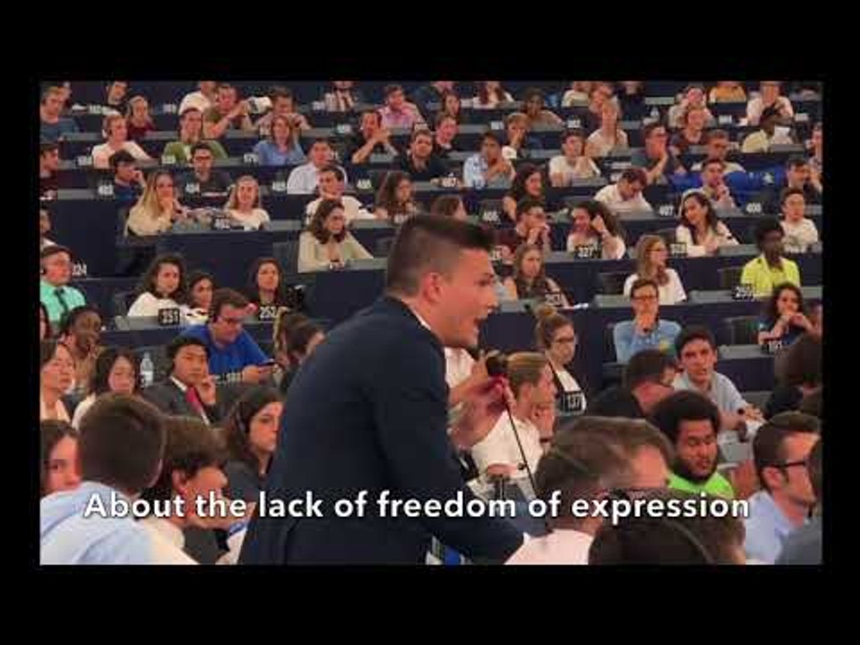 Un jove català pregunta per Catalunya al Parlament Europeu