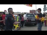 Els mossos encerclen els manifestants de Salt fins que passa el vehicle on viatja el Rei